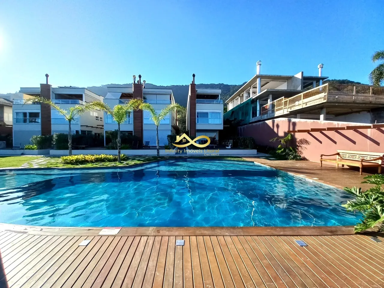 Condomínio pé na areia- alto padrão - 4 suítes- piscina privativa