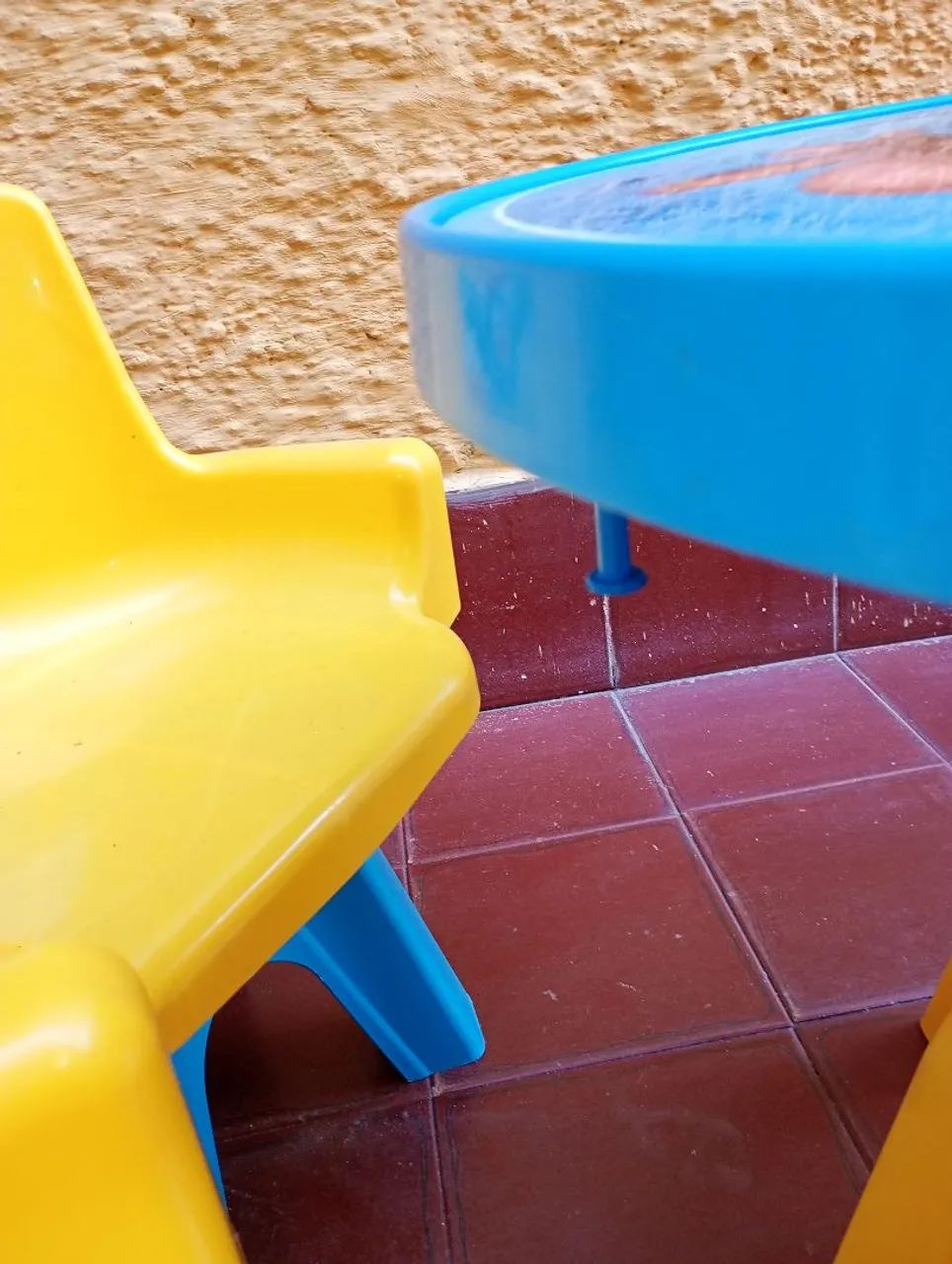 Mesa e cadeiras giratórias galinha pintadinha  - Foto 4