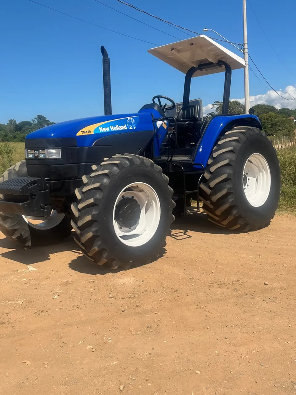 Vende um trator tm 140 New Holland ano 2002