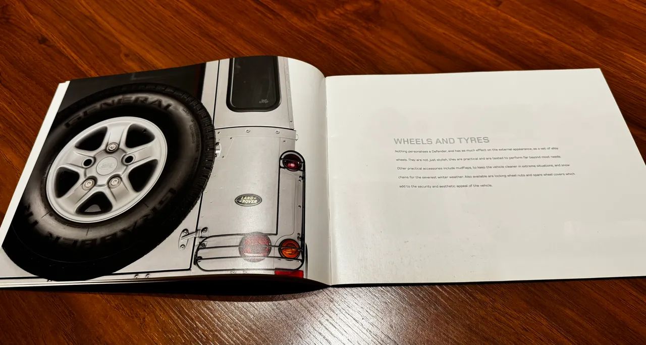 LIVRO ORIGINAL LANDO ROVER DEFENDER 90 e 110 ACESSÓRIOS RARIDADE - Foto 4