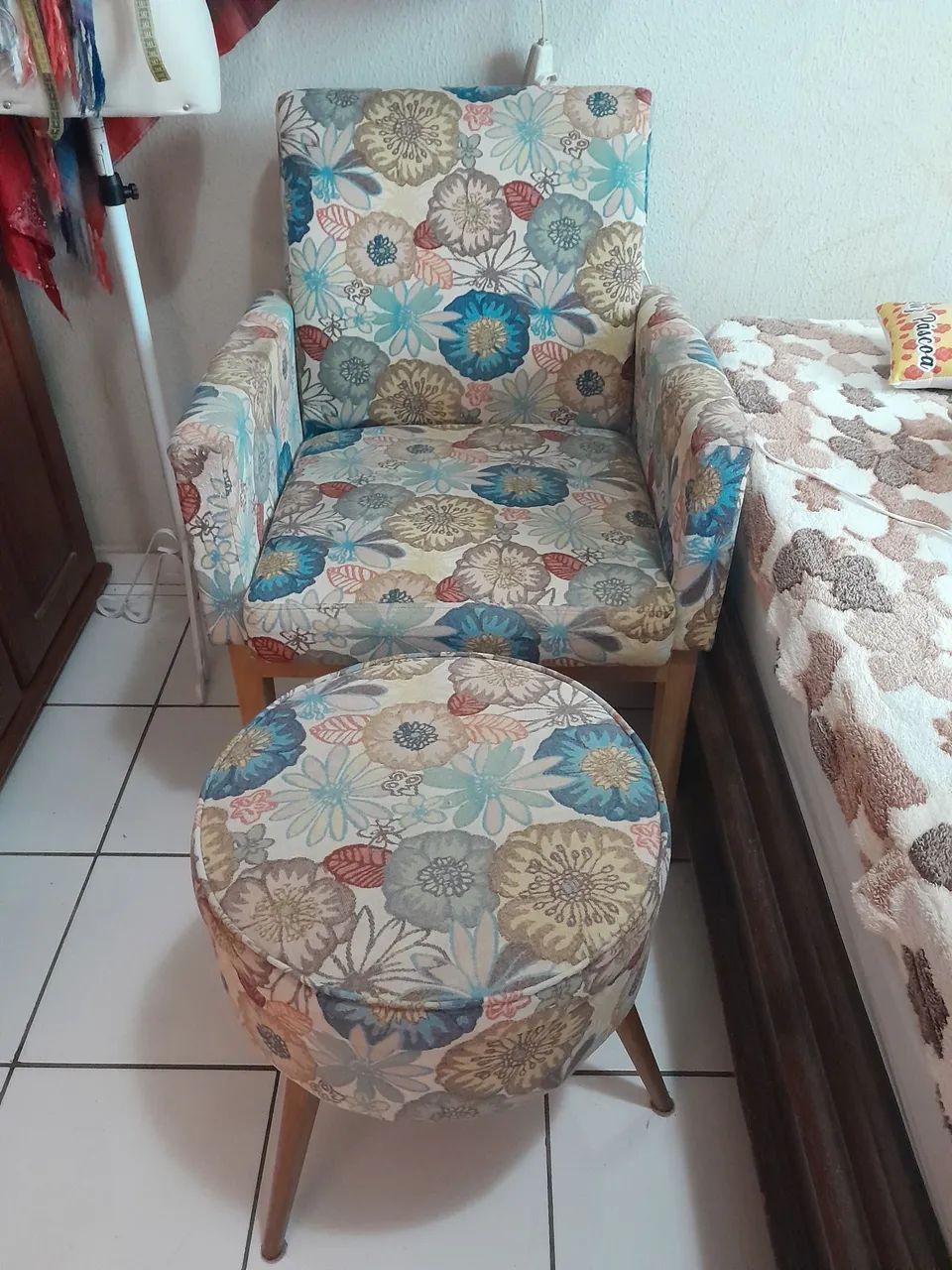 Poltrona e Puff Floral