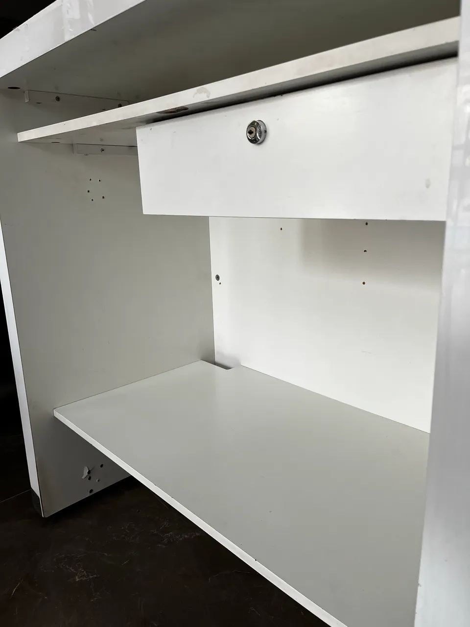 Balcão branco tipo mesa ou aparador - Foto 2