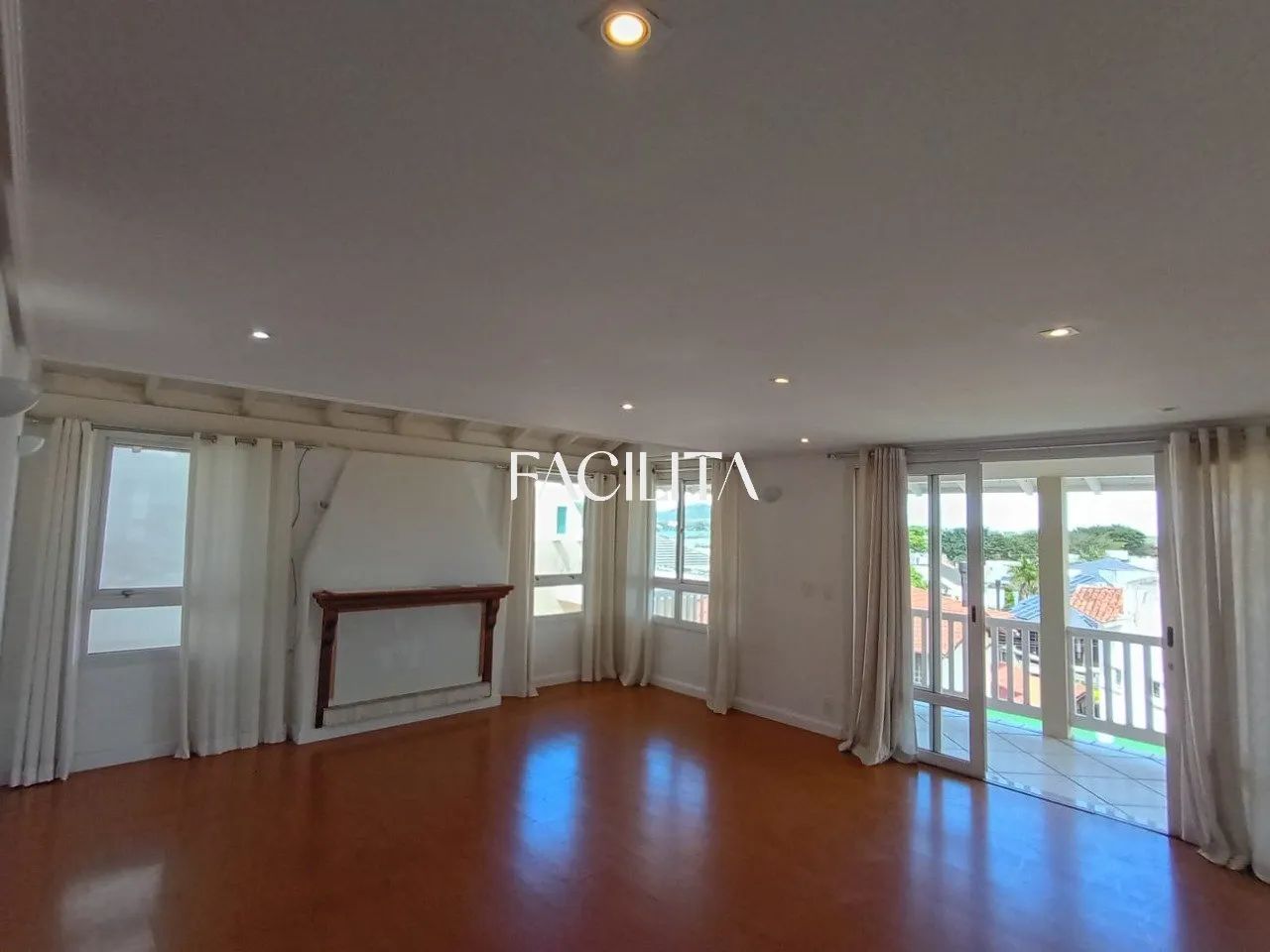 Casa com 4 quartos no bairro da Lagoa da Conceição, Florianópolis. - Foto 4