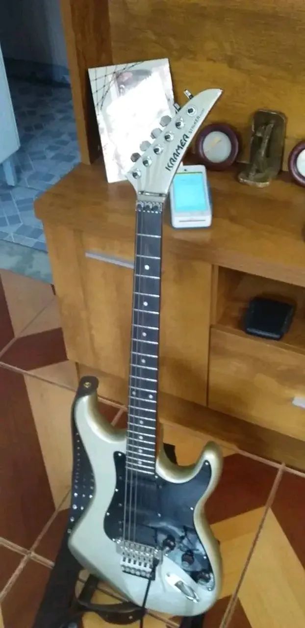 Guitarra Kramer Striker