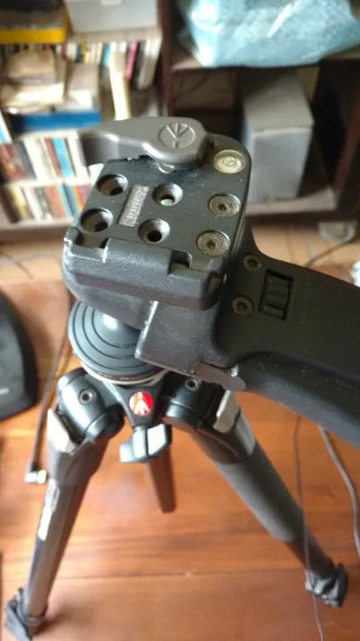 Tripé Manfrotto 055XB + Cabeça Manfrotto 322RC2 tipo Joystick