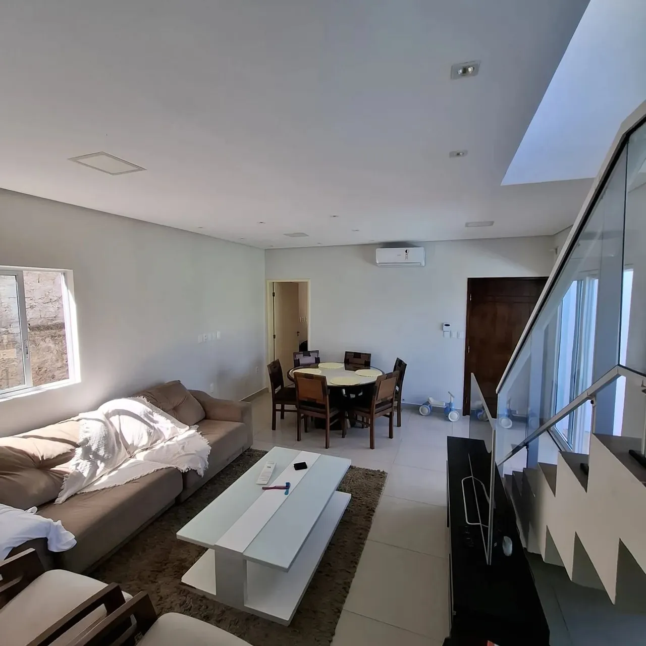 Casa Duplex com 4 Suítes, Piscina e Área de Lazer em Terreno de 360m²