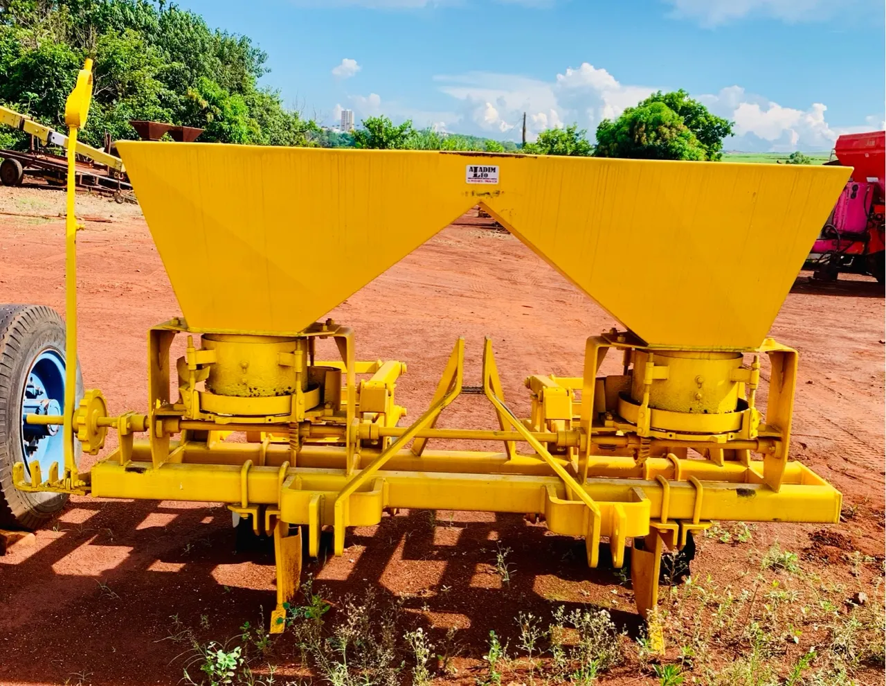 Cultivador duas linhas DMB