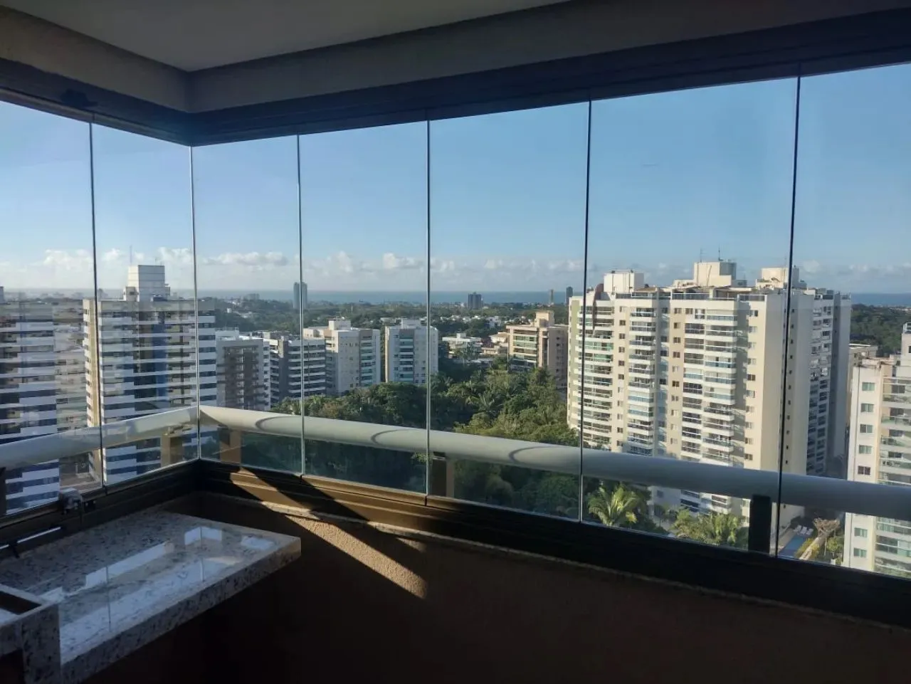 Apartamento à Venda em Alphaville I, Salvador-BA: 2 Quartos, 1 Suíte, Varanda Gourmet e Vi