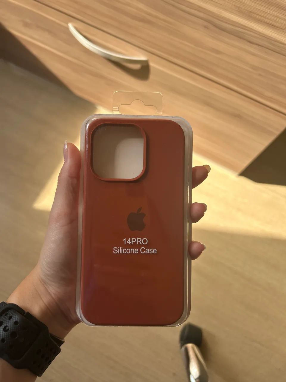 Capa silicone IPhone 14PRO marrom NOVA - Foto 2
