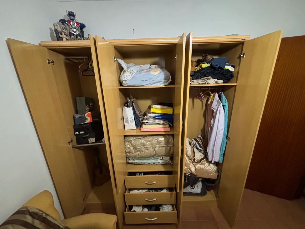 Guarda-Roupa Casal 6 Portas e 3 Gavetas - Ótimo Estado - Foto 3