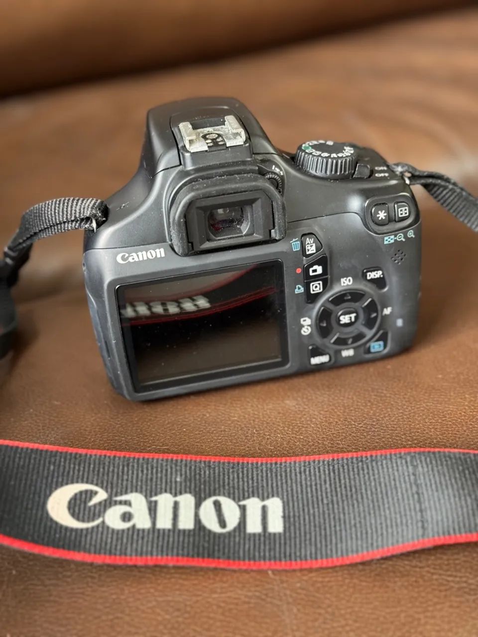 Câmera Canon EOS 1100 D + Lente EF-S 18-135mm. Completa em Perfeito Estado  - Foto 2