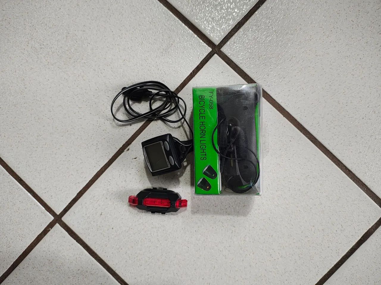 Kit de Acessórios para Bicicleta - Farol, Buzina e Luz Traseira - Foto 2