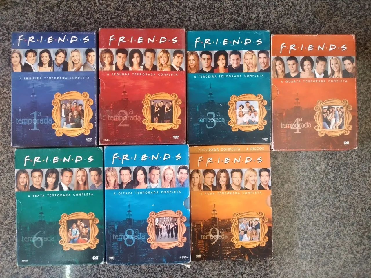 Lote com 7 box de DVDs friends por 30,00 