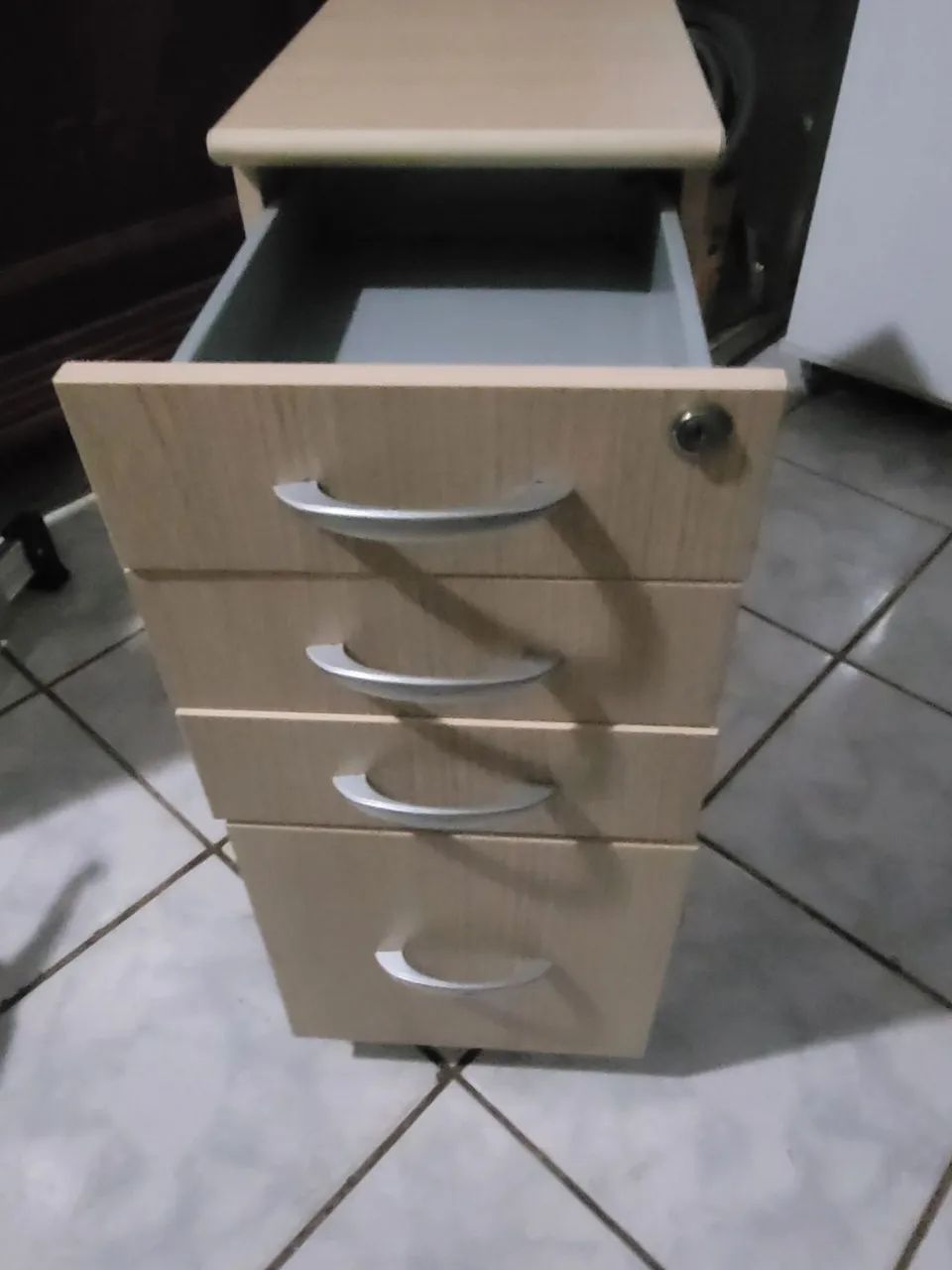 Mesinha auxiliar de escritório 64551928009346124