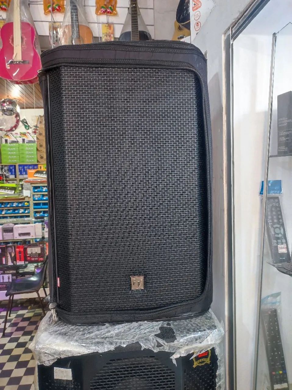 Caixa de Som eletro Voice zlx 15  - Foto 4