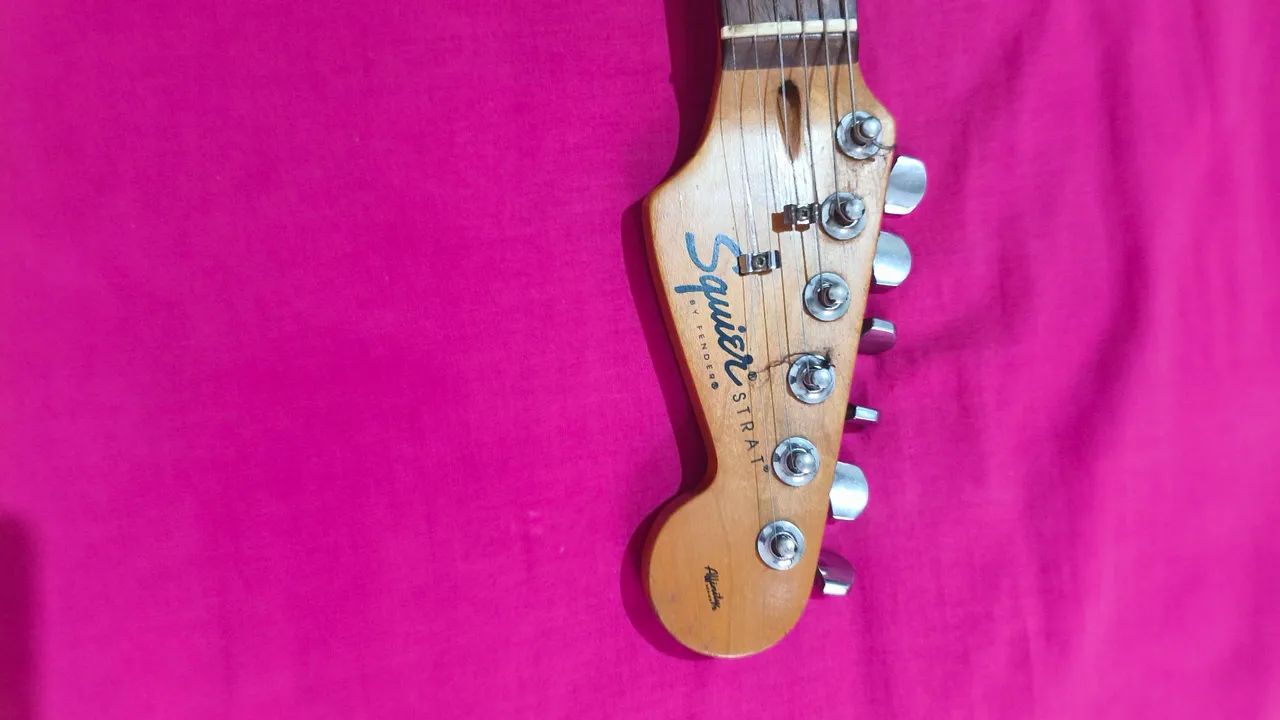 Guitarra Squier by Fender Affinity Stratocaster - Foto 2
