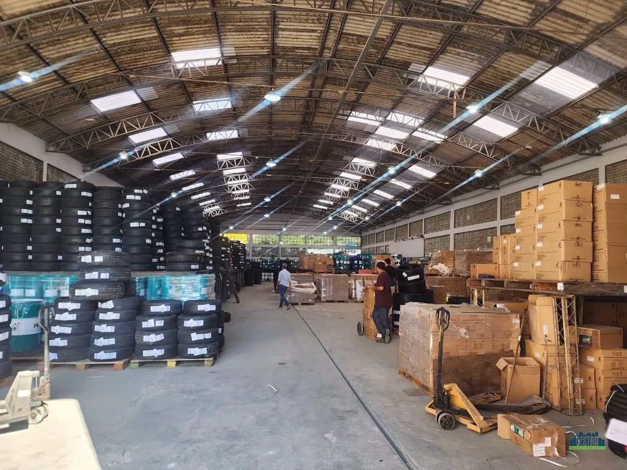 GALPÃO COM ÁREA TOTAL DE 4.500m² - Foto 2
