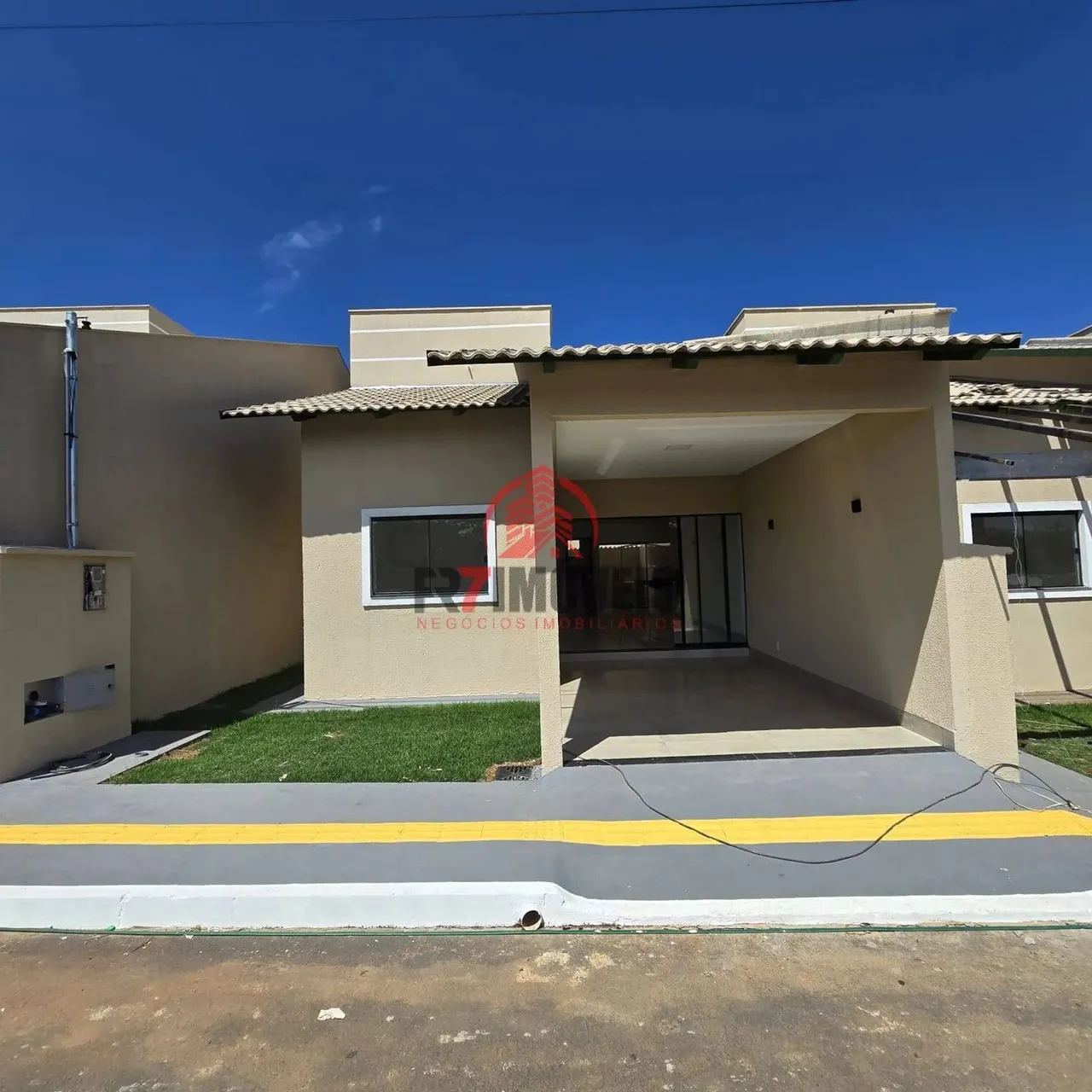 CASA NO CONDOMÍNIO VILLA VERDE NO BALNEÁRIO MEIA PONTE COM LAGO PRIVATIVO