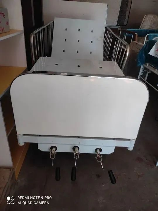 Cama Hospitalar 3 Manivelas com Elevação de leito    " ÚLTIMA UNIDADE"  R$ 1.990,00 Pix - Foto 2