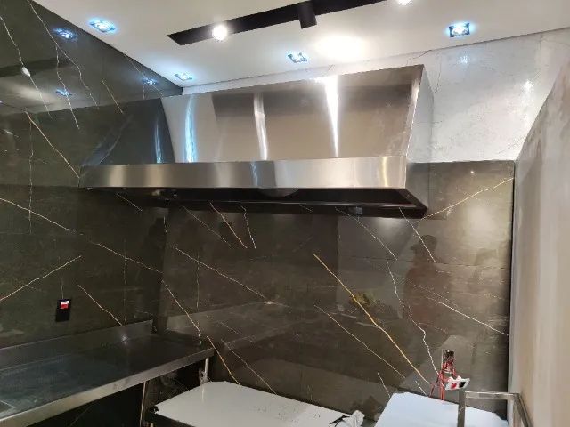 Coifa de Centro em Aço Inox - Alta Performance para Cozinhas Profissionais