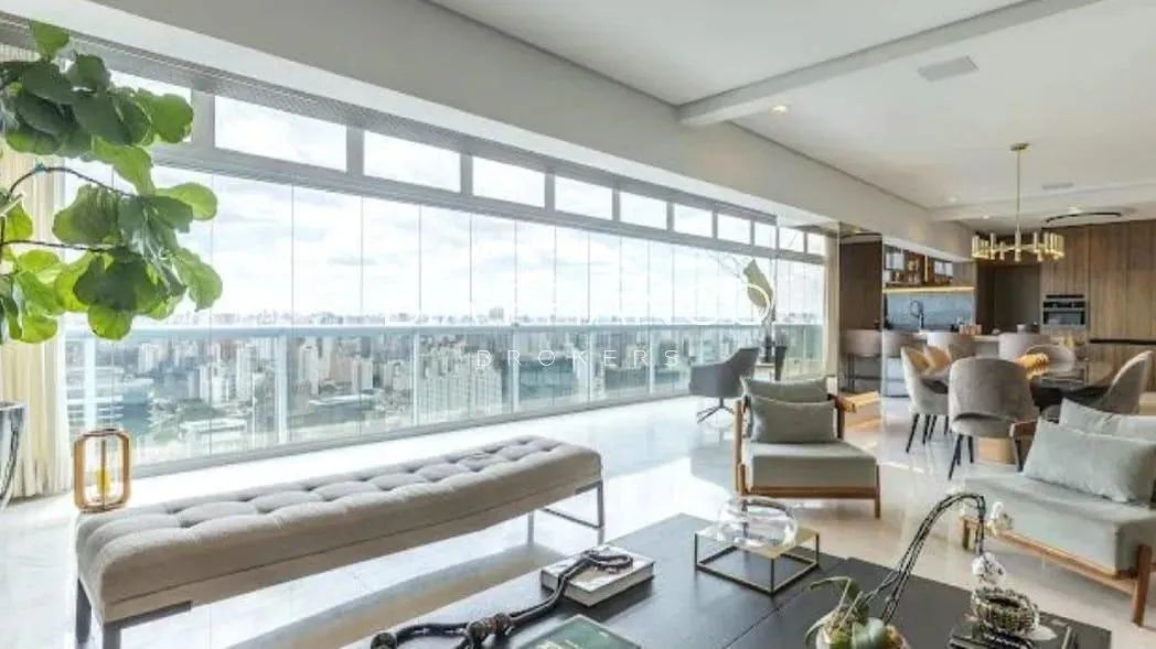 Duplex com 225 m², 2 quartos sendo 2 suítes à venda no bairro Vila Nova Conceição.