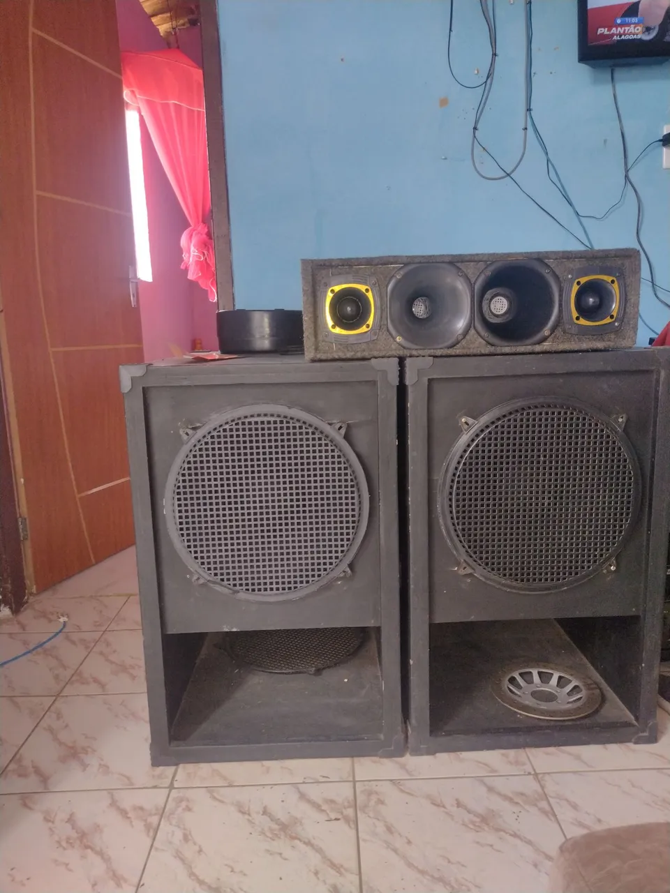 Par de caixa com dois sub oversond 800 Bateria com duas corneta e dois super Tuite