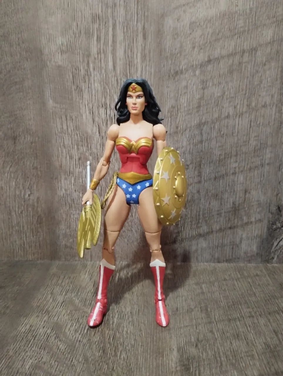 Mulher Maravilha DC universe classic 