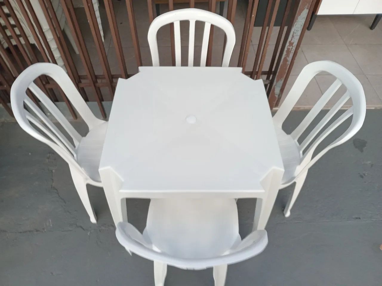 Mesa com 04 cadeiras,  nova.(Entrego) - Foto 2