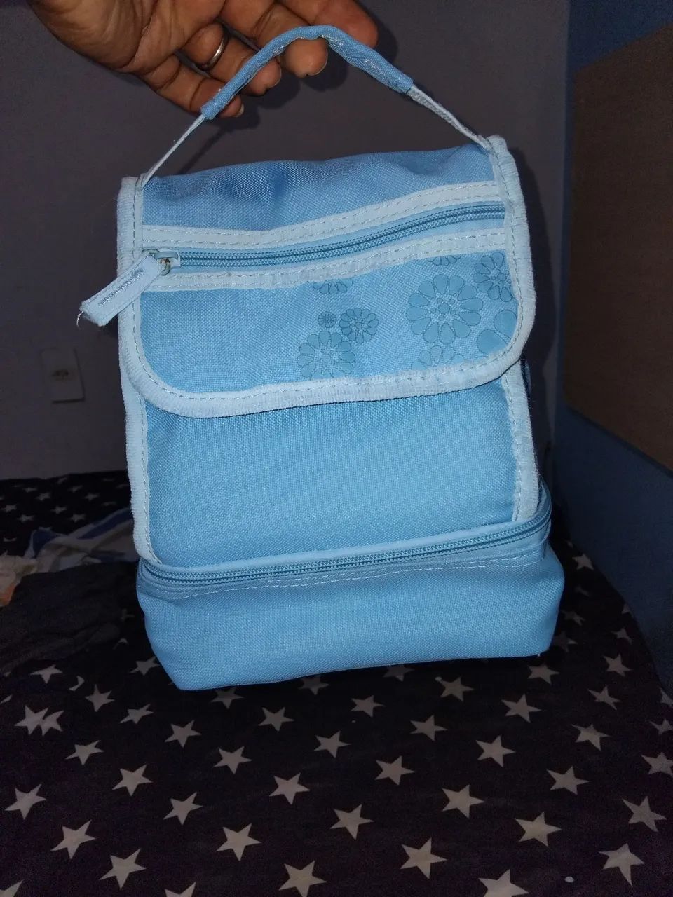 Bolsa térmica azul com flores - ideal para lanches! - Foto 2