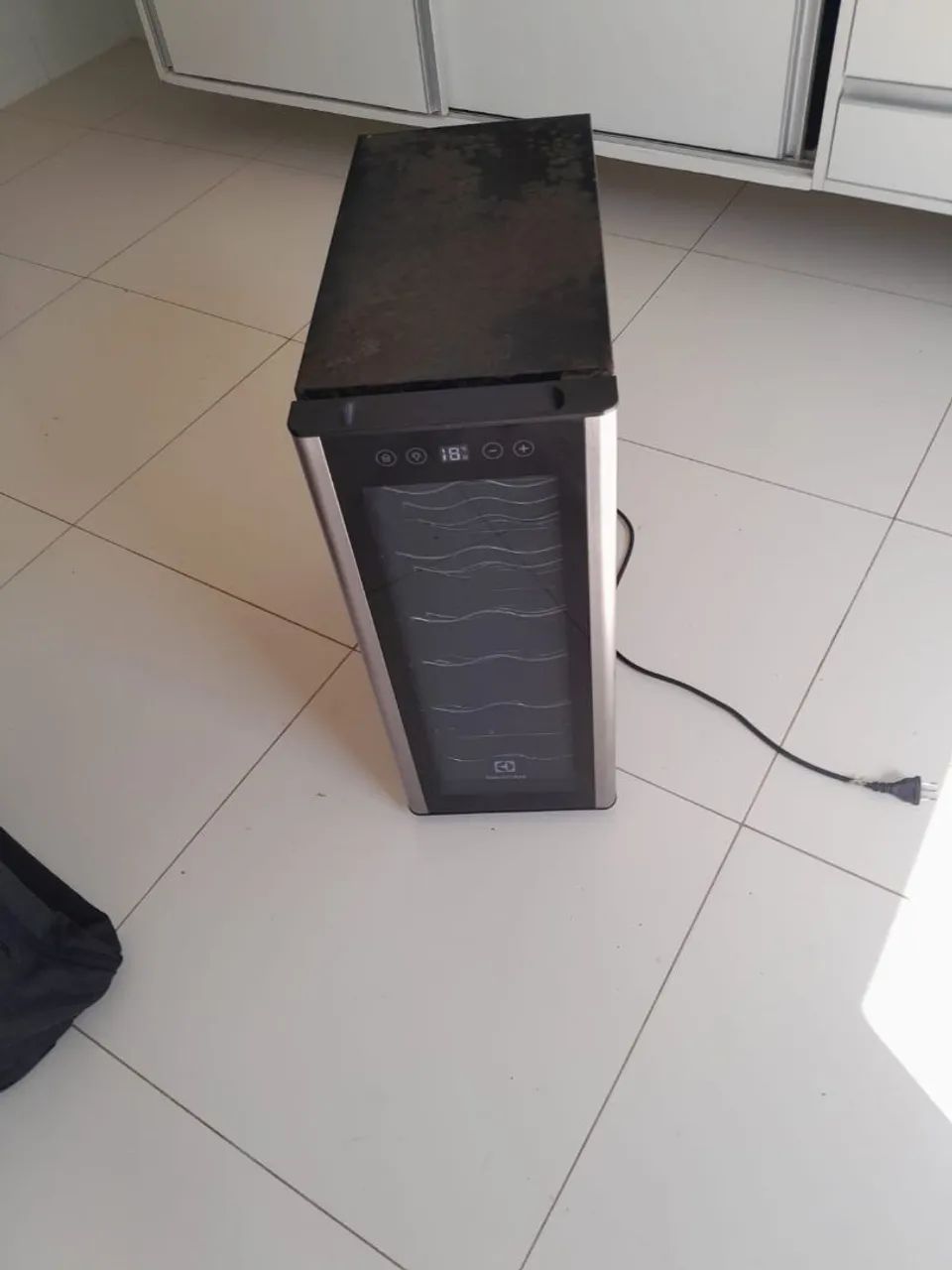 Adega de vinho Electrolux 