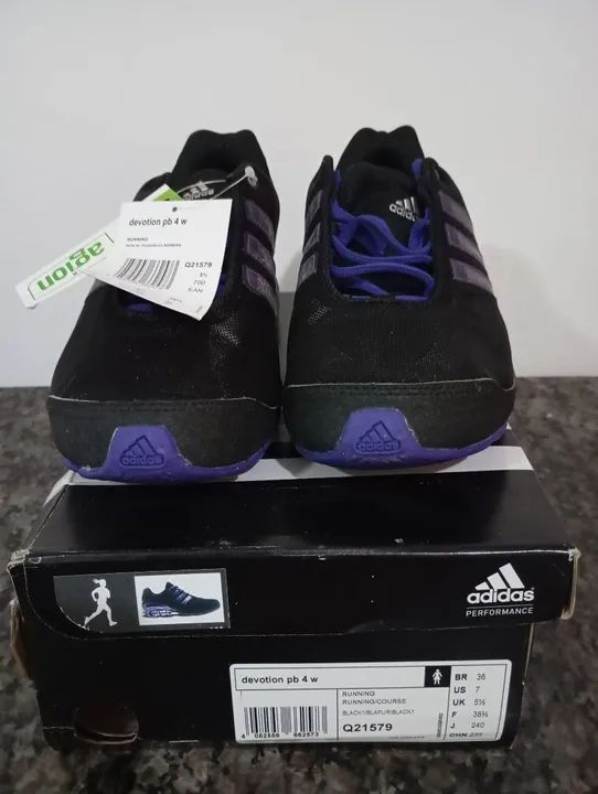 Tênis Adidas devotion Performance Preto com detalhes em roxo - Foto 2