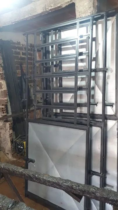 Portas e janelas em aço, novas