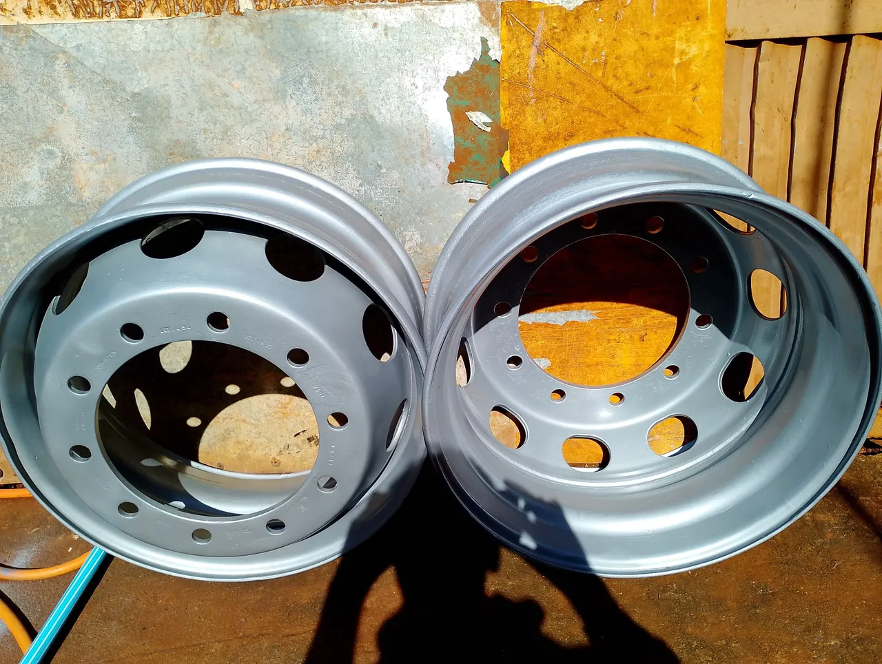 Duas rodas 295 e uma 1100 a disco (3 no total)
