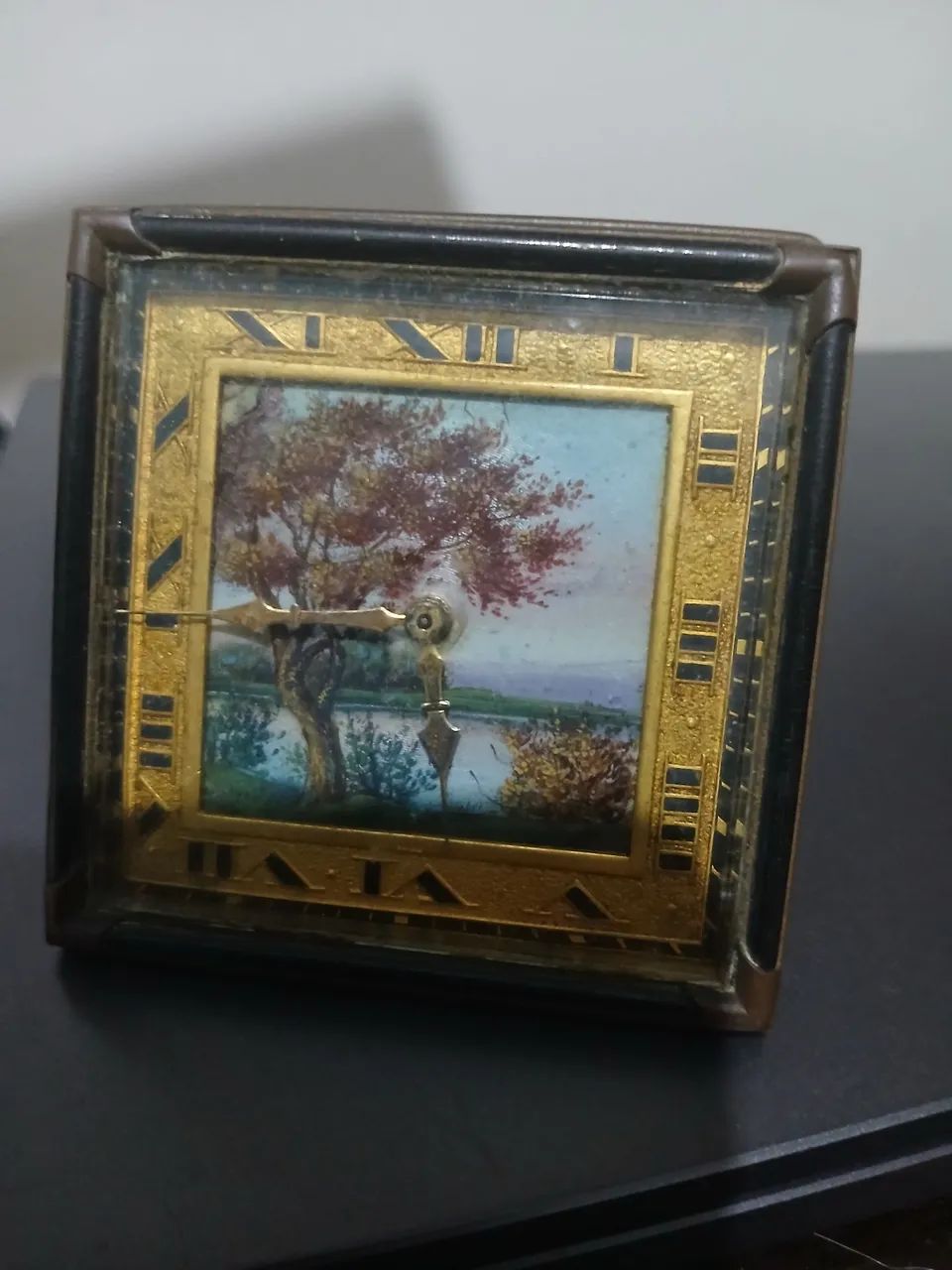 Relógio esmalte e paisagem 