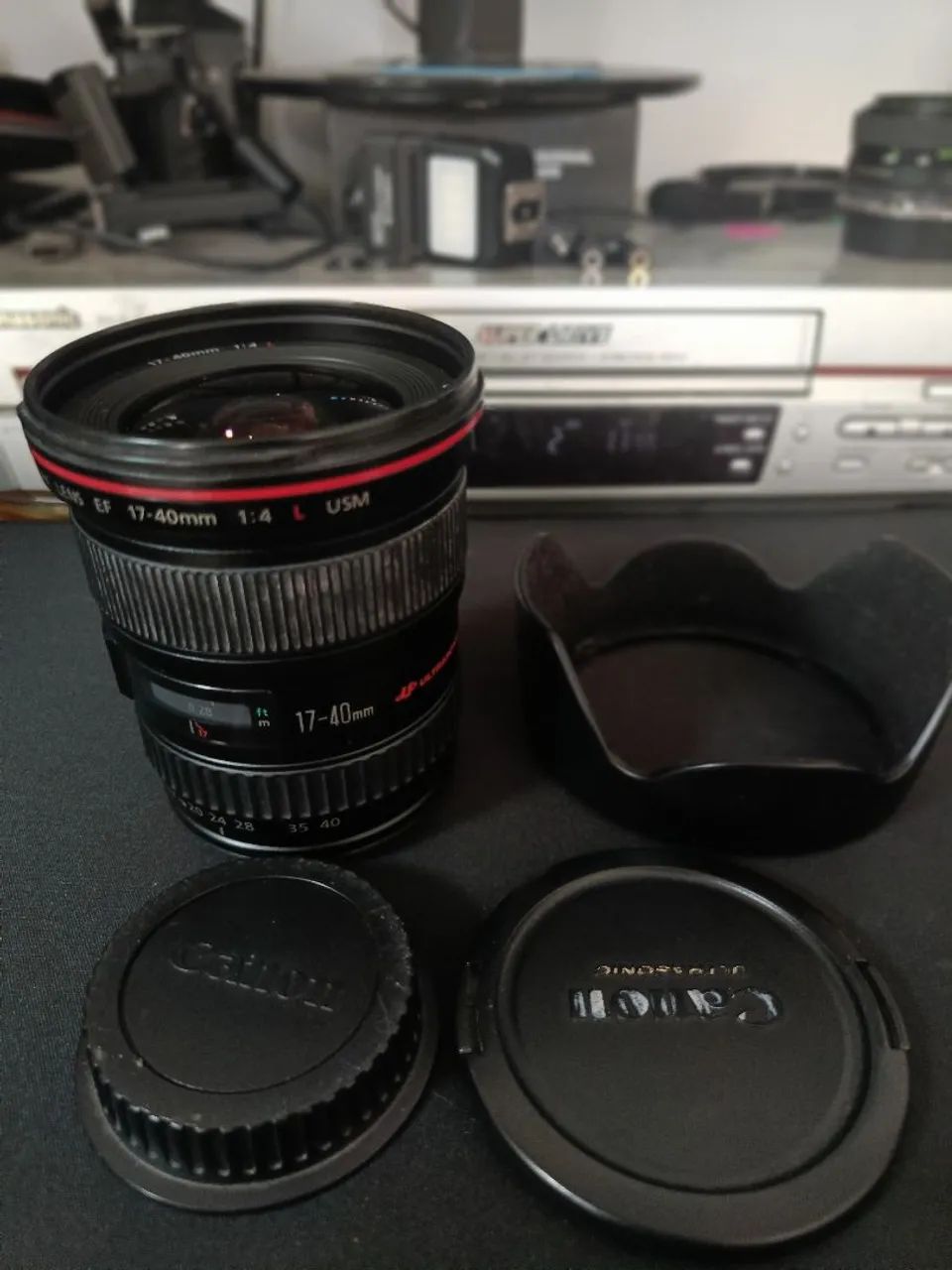 Lente 17-40 L Aceito trocas , detalhe pequeno risco - Foto 2