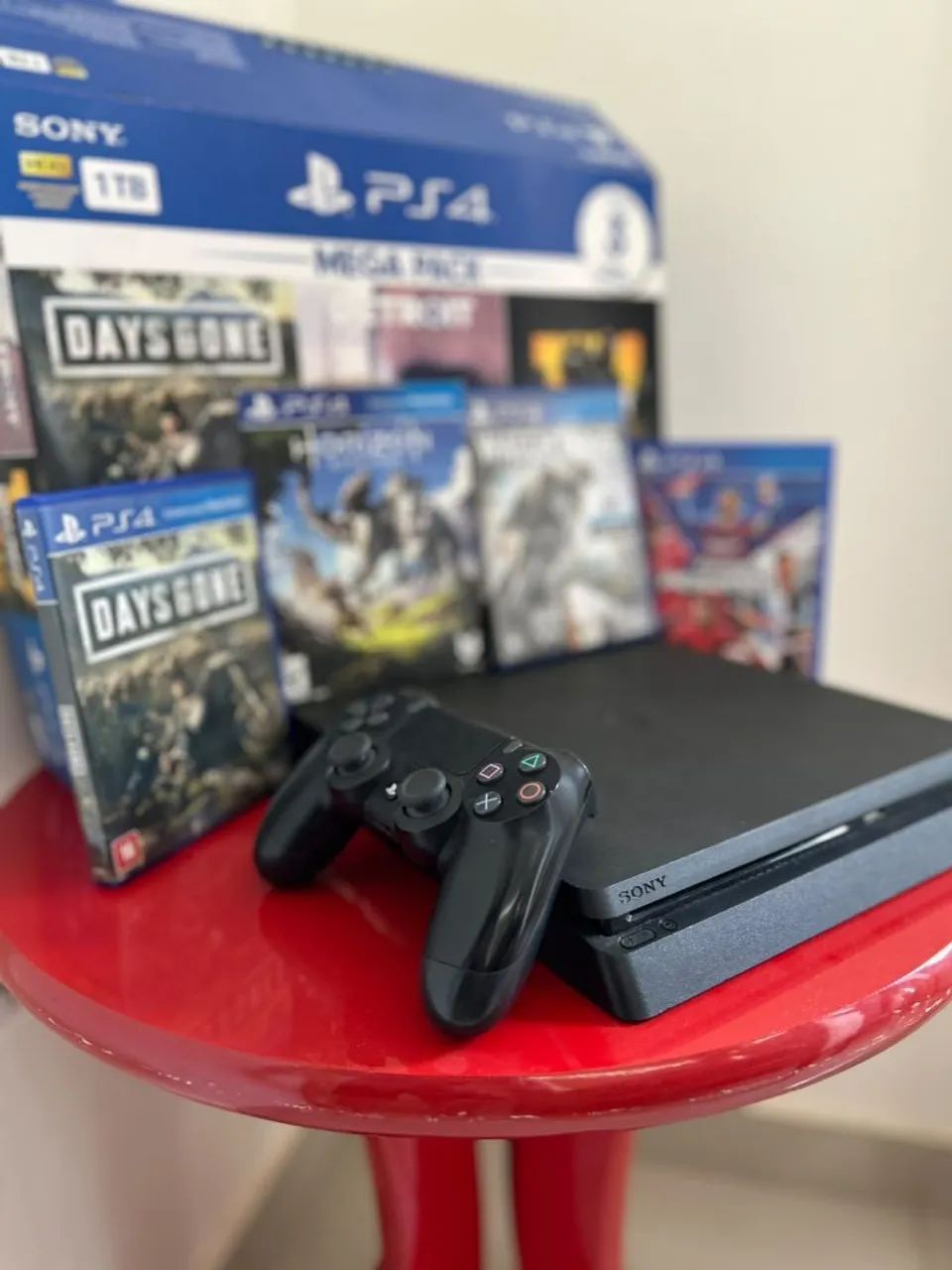 PLAYSTATION 4 