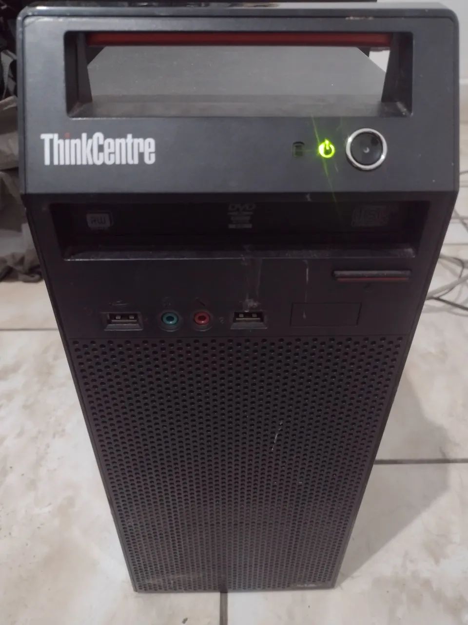 Computador Lenovo funcionando 