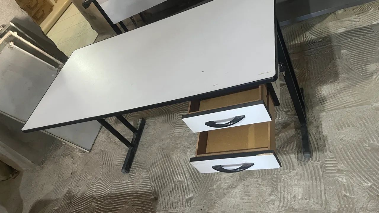 Mesa de escritório branca  - Foto 3