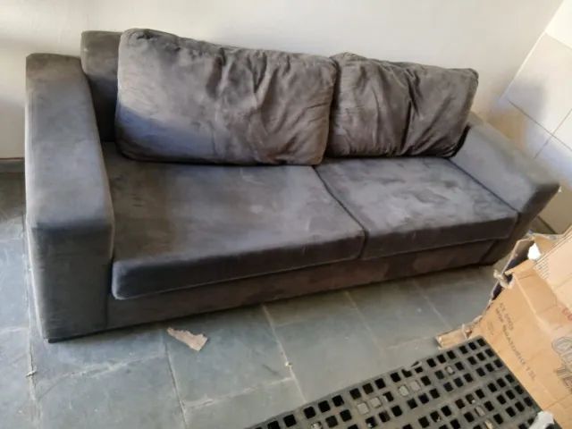 Sofá 3 Lugares Cinza Escuro Muito Conservado | Confortável e Moderno - Foto 2