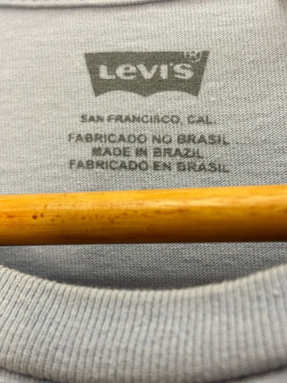Camiseta Levis - Tam M  - Foto 3