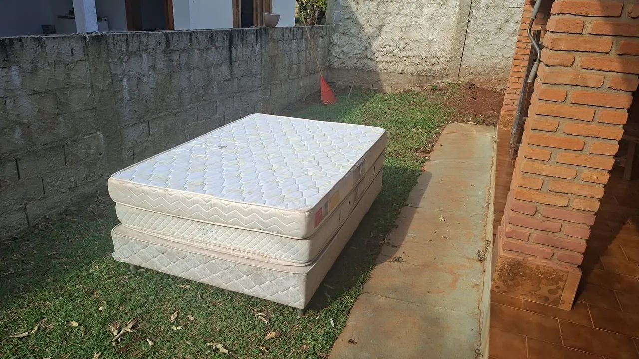 Cama box com 2 colchoes