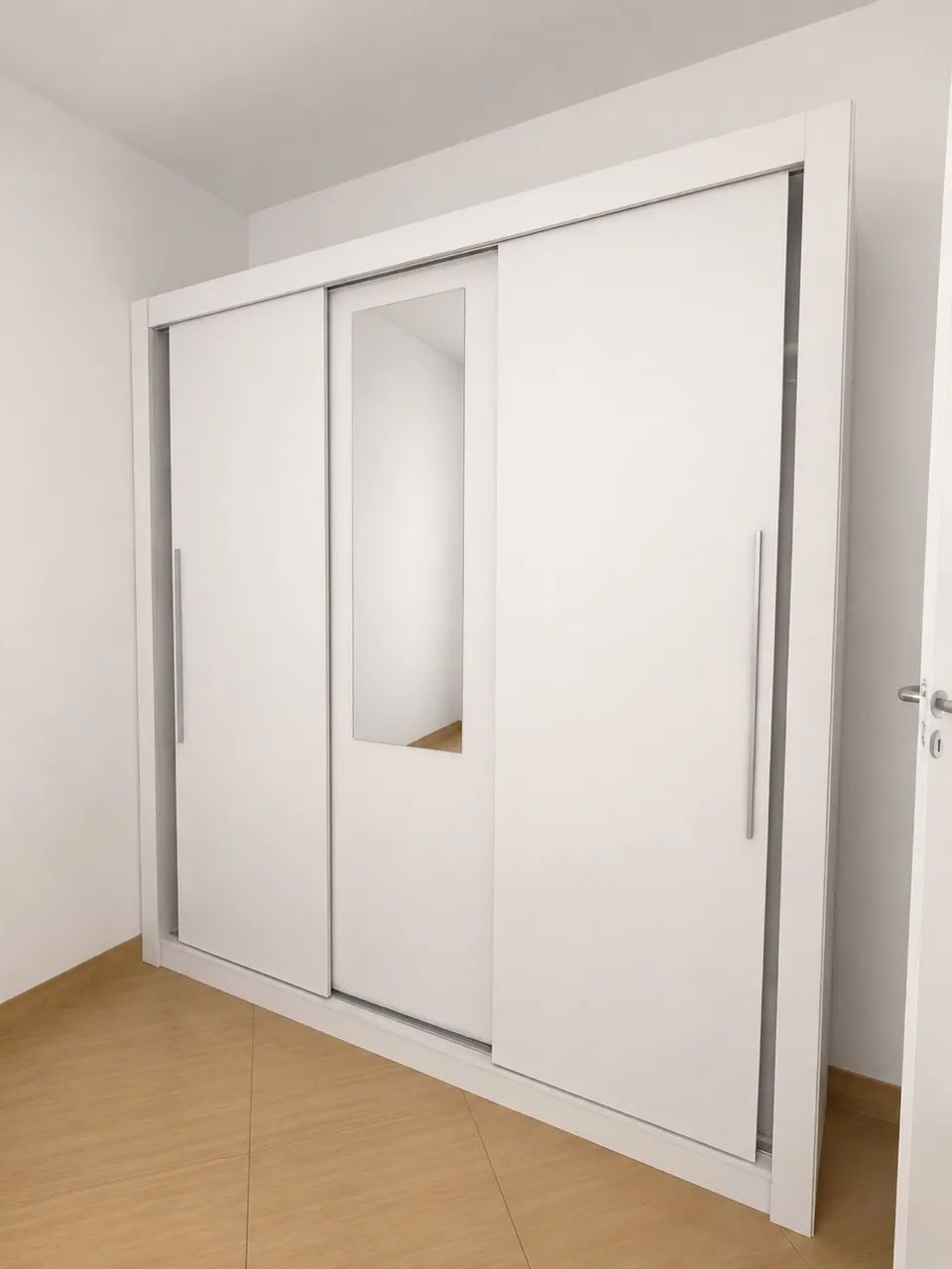 VENDO GUARDA ROUPA MÉDIO  - Foto 2