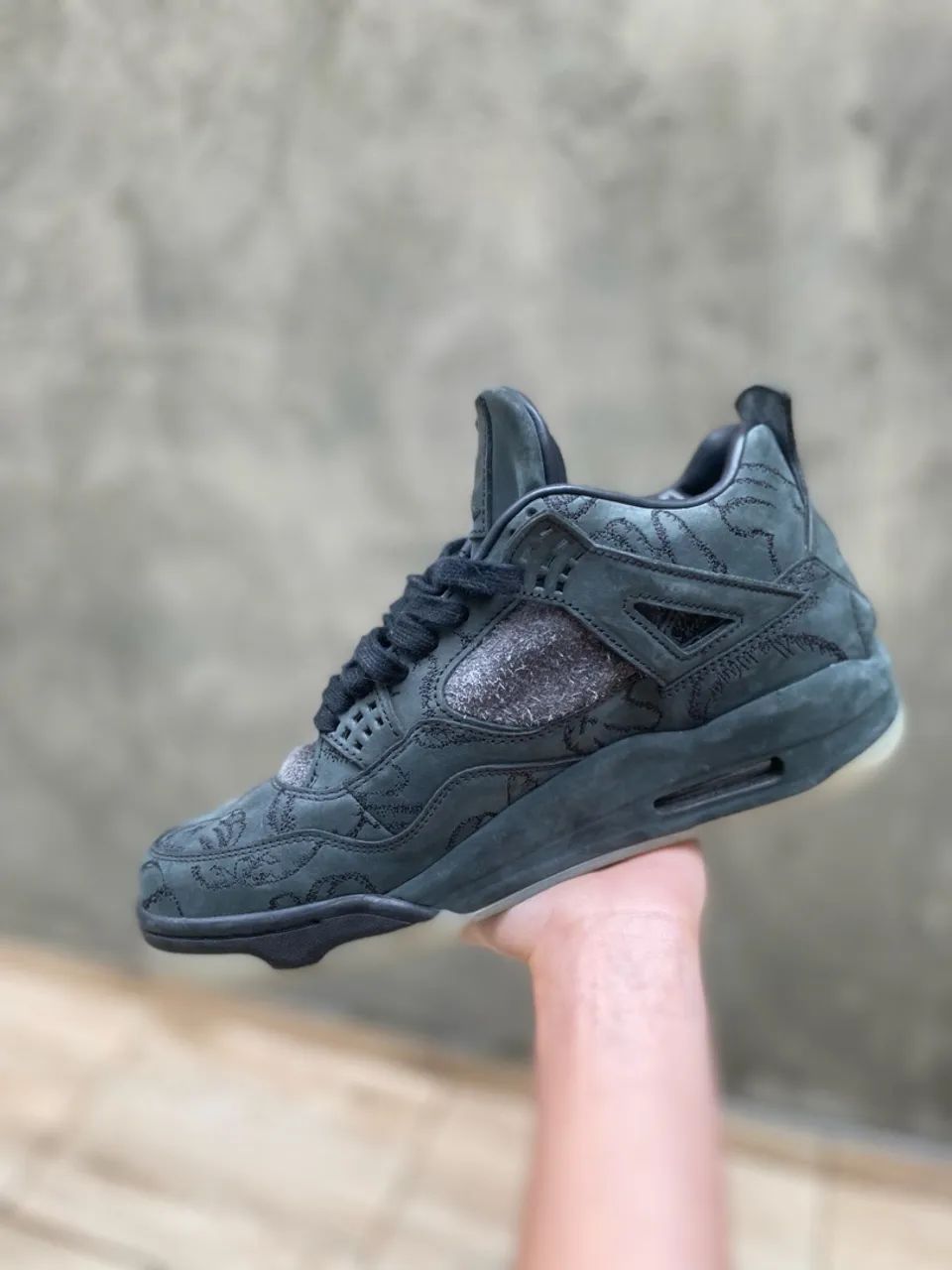 Air Jordan 4 KAWS - Foto 2