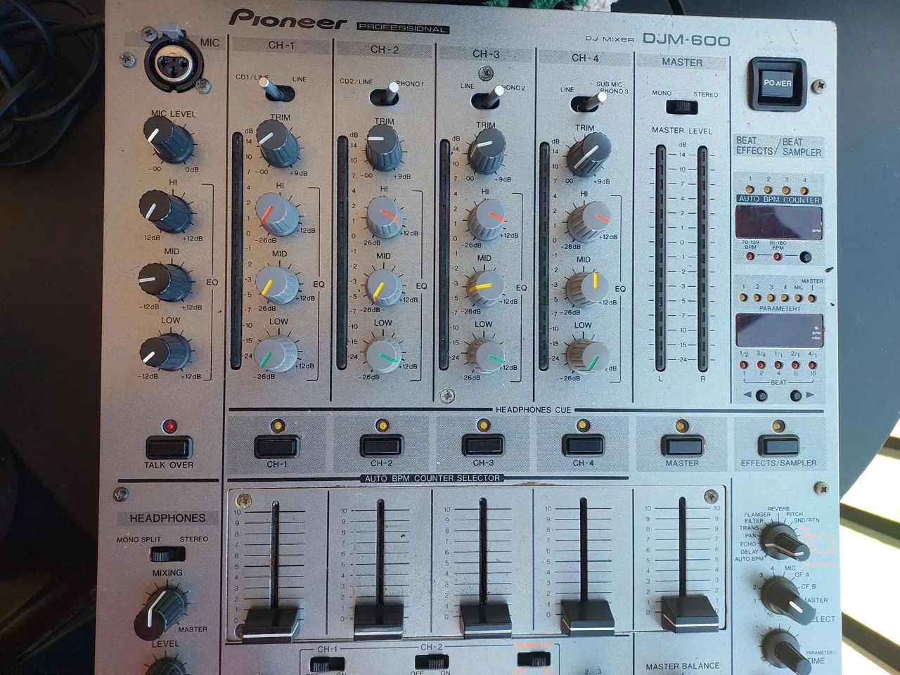 Mixer pioneer DJM -600.  3.500  - Foto 2