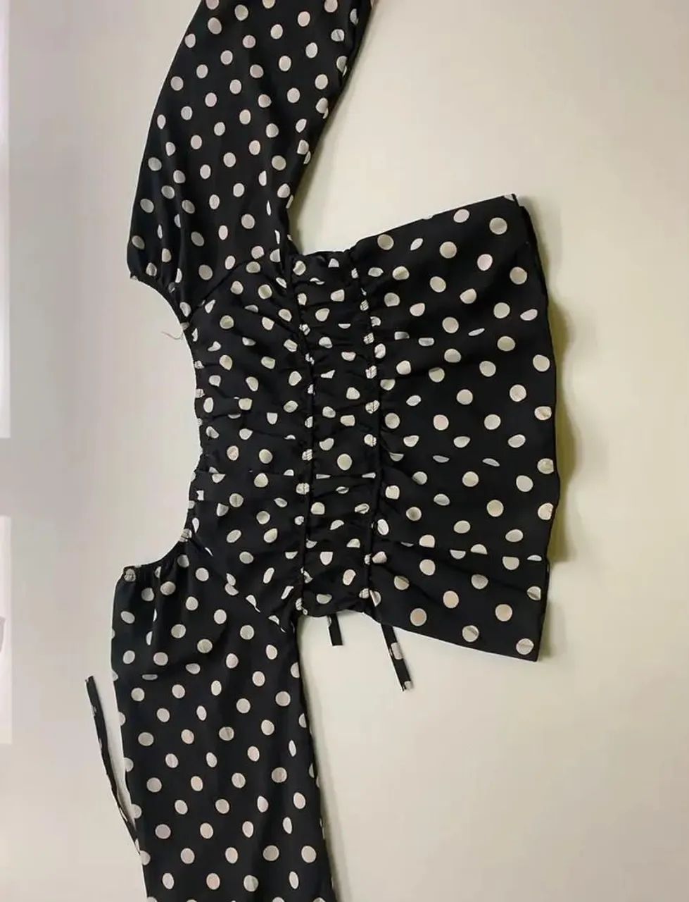 Blusa de bolinhas com manga - Foto 2