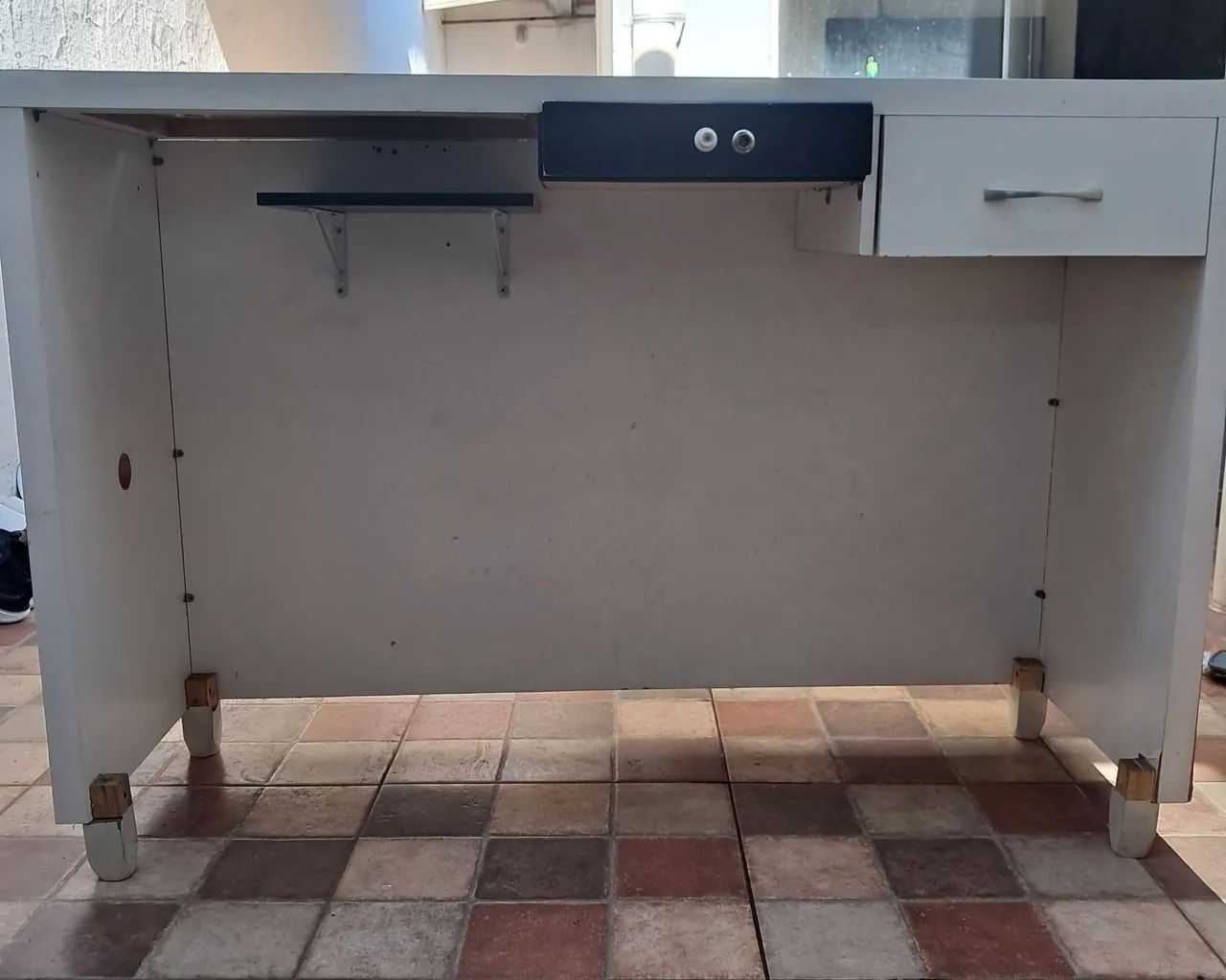 Balcão com caixa , gaveta e divisória para DVR - Foto 3