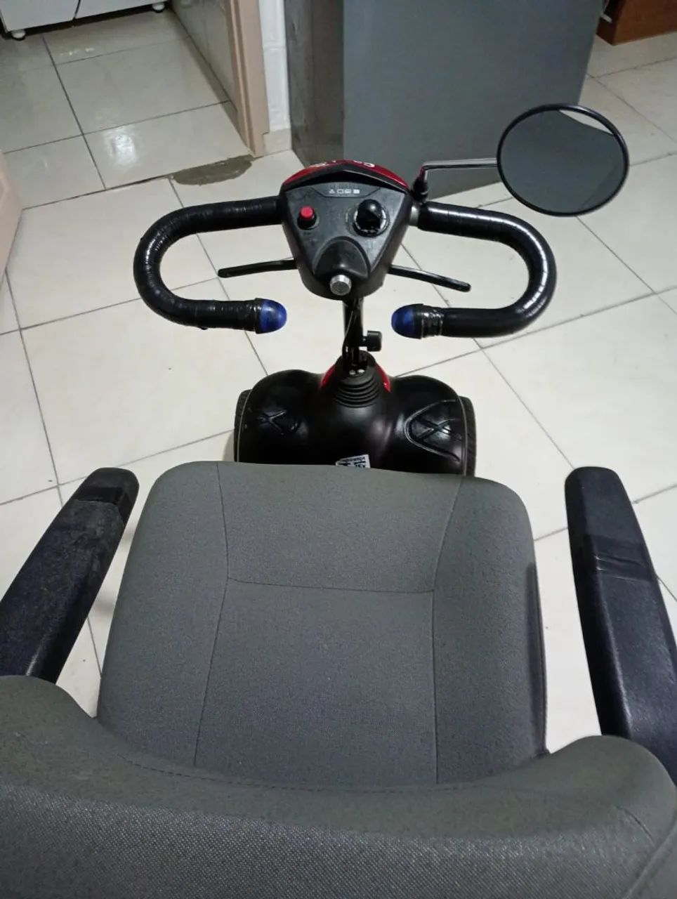 Cadeira de rodas motorizada  - Foto 3