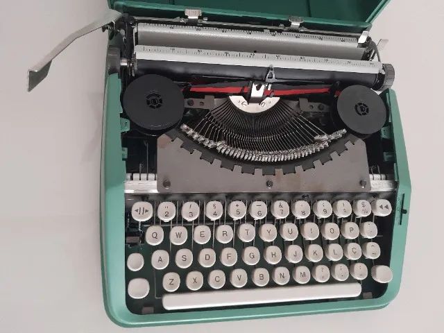 Máquina de escrever OLIVETTI - Foto 2