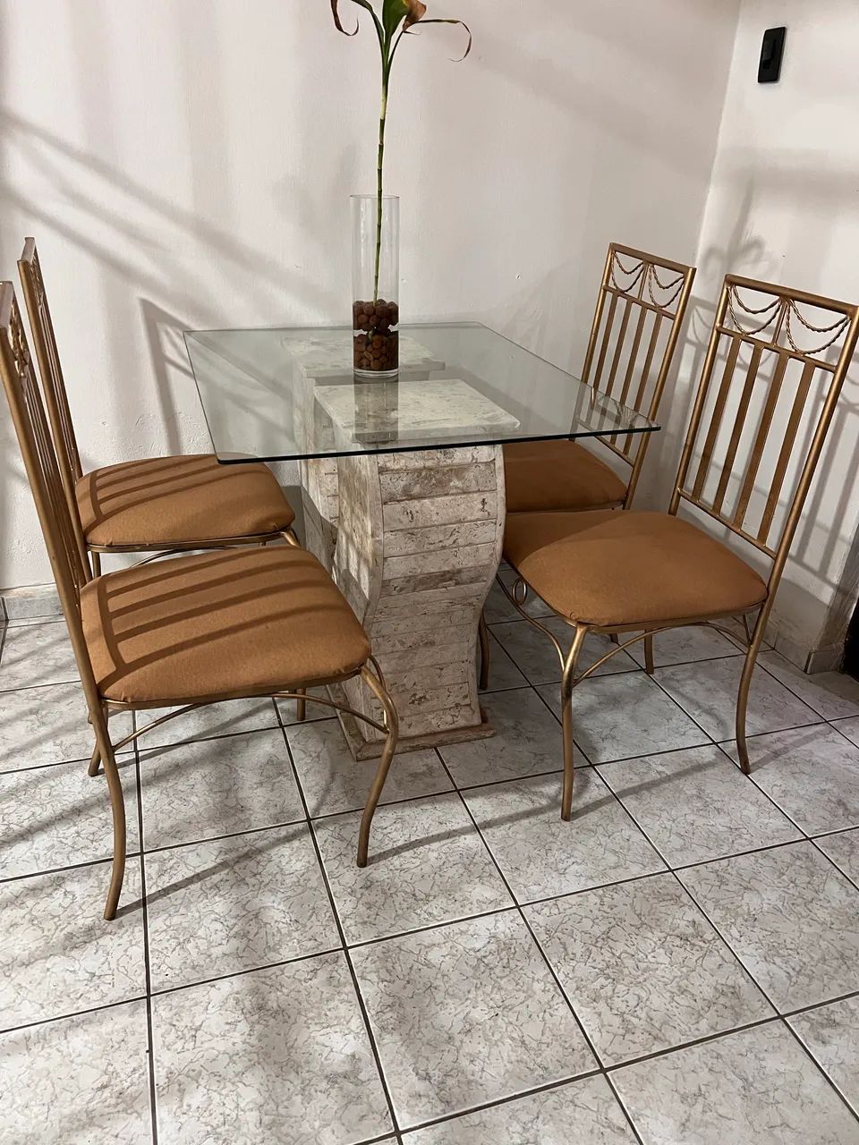MESA DE VIDRO COM BASE EM GRANITO 4 CADEIRAS - Foto 2