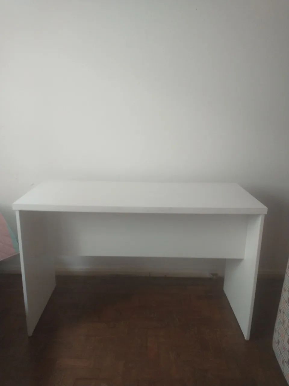 Vendo escrivaninha semi nova.